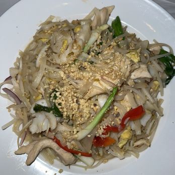 Mon Jin Lau - Pad Thai - Asian Fusion Near Me - Troy, Michigan