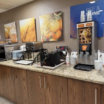 Comfort Inn University - Breakfast offerings - Hotels Near Me - Amherst, New York Comfort Inn University - Breakfast offerings - Hotels Near Me - Amherst, New York
