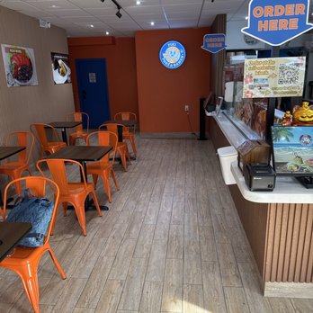 Piki Poke - Eating area - Poke Near Me - Brooklyn, New York Piki Poke - Eating area - Poke Near Me - Brooklyn, New York