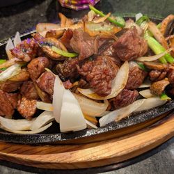 Kimchi Box Plus - Tender beef and fresh vegetables.