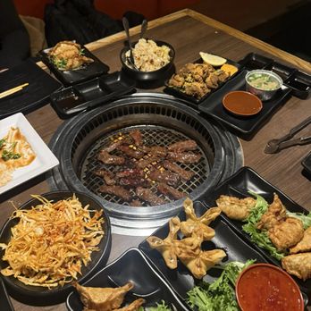 Gyu-Kaku Japanese BBQ - Fried Pork Gyoza Dumplings Fried Cheese Wontons Garlic Fried Rice Bowl - Barbeque Near Me - Flushing, New York