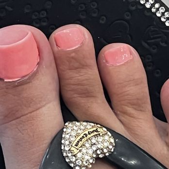 J'adore Nail Bar - Closer look of an awful pedicure. - Nail Salons Near Me - Carson, California J'adore Nail Bar - Closer look of an awful pedicure. - Nail Salons Near Me - Carson, California