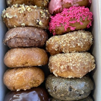 High Hill Ranch - Walnut apple, blackberry, pumpkin, chocolate apple, strawberry apple, sprinkle apple, crumb apple, blueberry donuts - Donuts Near Me - Placerville, California High Hill Ranch - Walnut apple, blackberry, pumpkin, chocolate apple, strawberry apple, sprinkle apple, crumb apple, blueberry donuts - Donuts Near Me - Placerville, California