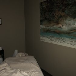 Crossroads Chiropractic & Acupuncture - Massage room: Love the decor