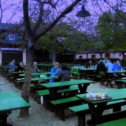 Hengl-Haselbrunner - Gastgarten