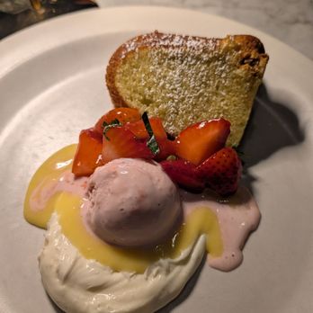 The Henry - Lemon olive oil cake - New American Near Me - Dallas, Texas