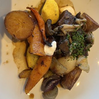 360 Restaurant - Beef cheeks - Canadian (New) Near Me - Toronto, Ontario