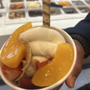 Yogurtland - Peaches n cream - Ice Cream & Frozen Yogurt Near Me - Henderson, Nevada