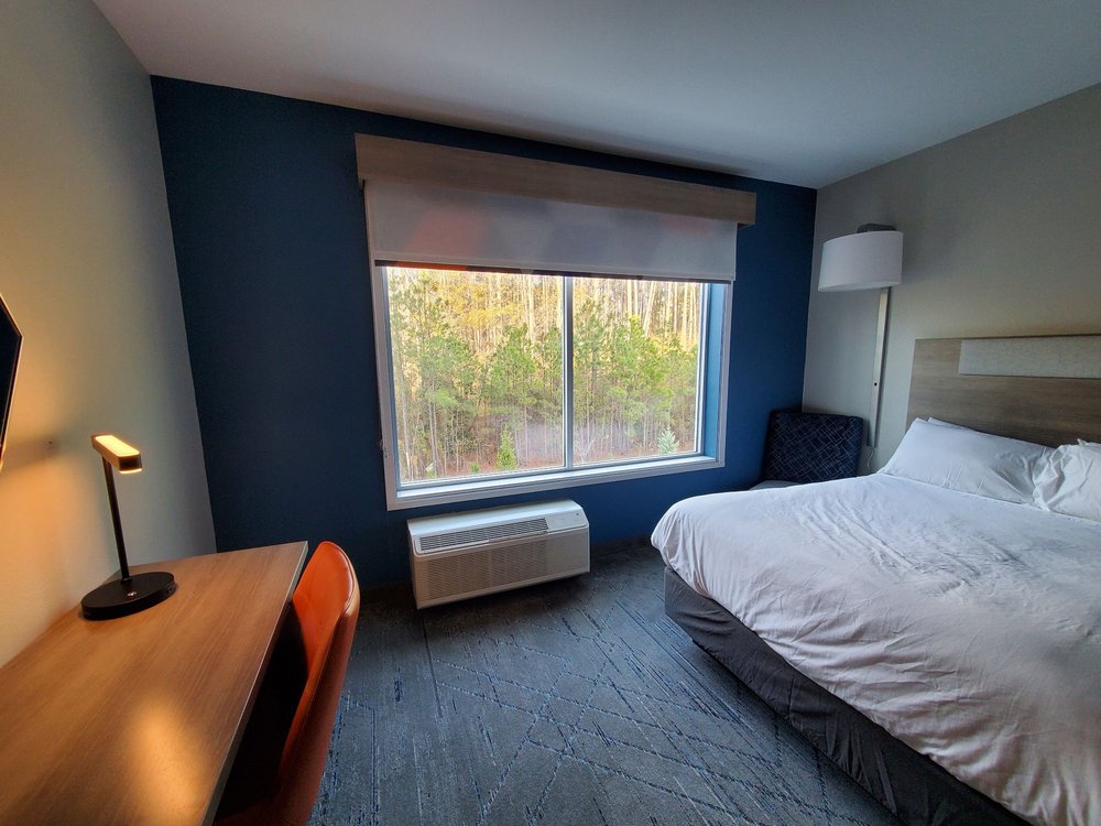 HOLIDAY INN EXPRESS & SUITES LUMBERTON Updated August 2024 29