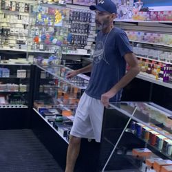 Beach Side Vapors - Cashier coming to attack me