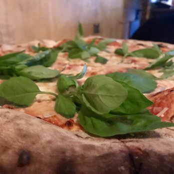 Lucali - Pizza with basil and garlic - Pizza Near Me - Brooklyn, New York Lucali - Pizza with basil and garlic - Pizza Near Me - Brooklyn, New York