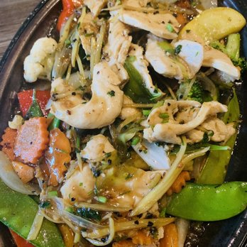 Naviya's Thai Kitchen - Ginger garlic hot plate - Thai Near Me - Minneapolis, Minnesota Naviya's Thai Kitchen - Ginger garlic hot plate - Thai Near Me - Minneapolis, Minnesota