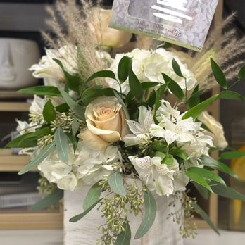 Hilton's Flowers - Custom arrangement with a color palette of neutrals as requested. - Florists Near Me - Highland, California Hilton's Flowers - Custom arrangement with a color palette of neutrals as requested. - Florists Near Me - Highland, California