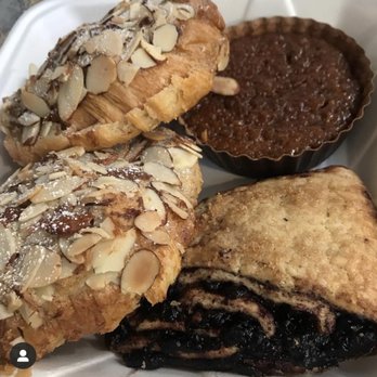 One House Bakery - Almond croissants, blueberry scones and sticky toffee pudding - Bakeries Near Me - Benicia, California One House Bakery - Almond croissants, blueberry scones and sticky toffee pudding - Bakeries Near Me - Benicia, California
