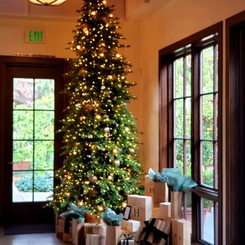 Harney Lane Vineyards - a christmas tree with presents - Wineries Near Me - Lodi, California Harney Lane Vineyards - a christmas tree with presents - Wineries Near Me - Lodi, California