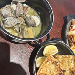 McCann's Tavern - Drunken clams