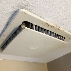 Life in Paradise Vacation Rentals - Mold and filth on vent