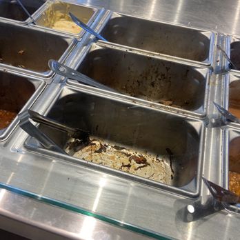 Chipotle Mexican Grill - Empty sofritas and empty veggies I needed to wait for 15 minutes to cook - Fast Food Near Me - Monroe, Connecticut