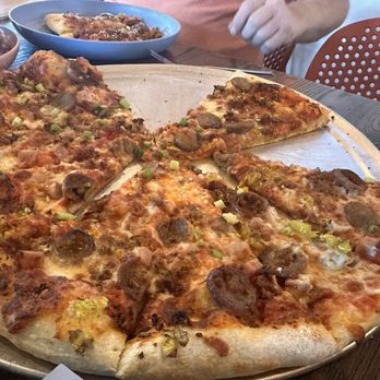 Briggs Taphouse - Porky Pie pizza - Pizza Near Me - Olympia, Washington