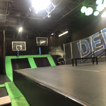 Sky Zone Trampoline Park - Basketball - Trampoline Parks Near Me - Chesapeake, Virginia