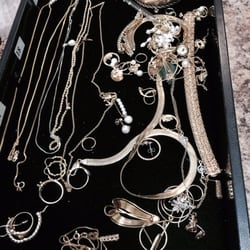 Hinsdale Fine Jewelry - Mixed lot recently purchased for $18,000 turn in unwanted jewelry for top prices