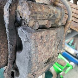 Dynamic Motors - Rusted Calipers, hidden behind the rims that was painted black.