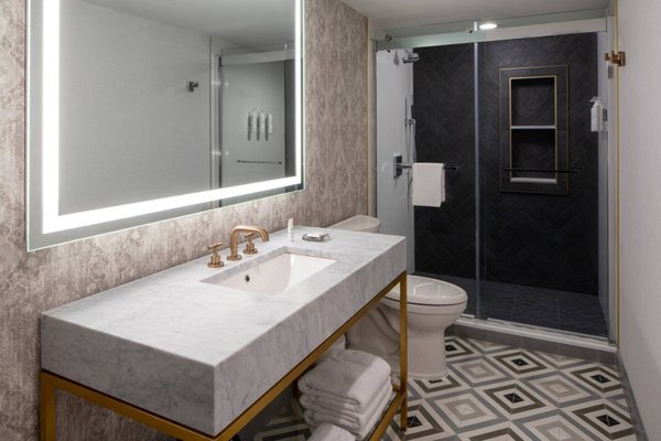 New Orleans Marriott Warehouse Arts District by null