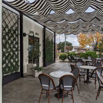 Magnolia Table - Cute outdoor space - Breakfast & Brunch Near Me - Waco, Texas