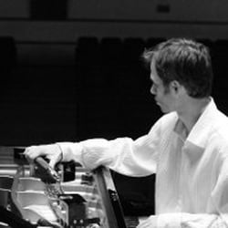 Steinway & Sons Berlin - Klavierstimmung eines Steinway Flügels vor einem Konzert.