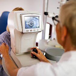 Specialty Eye Institute - Optometrist scanning patients eyes for check up