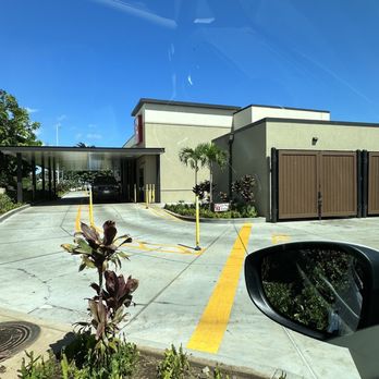 Chick-fil-A - Waiting and watching many cars come and go as I wait 40+ mins. Ridiculous - Chicken Shop Near Me - Kahului, Hawaii