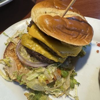 Ruby Tuesday - Is this how your kitchen puts out food? - Burgers Near Me - Lebanon, Tennessee