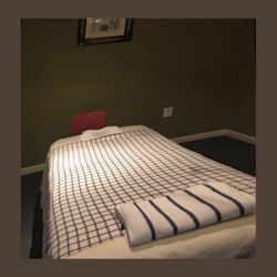 Happy Feet - Massage table