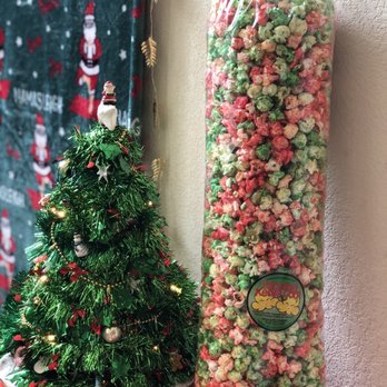 Paradise Kettle Corn - Such a lovely site. Look at that beautiful, gigantic bag of the best popcorn ever! - Popcorn Shops Near Me