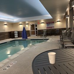 Fairfield by Marriott Inn & Suites Sacramento Folsom - No hot tub and room is stuffy.
