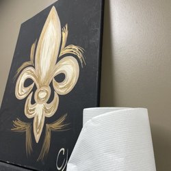 Tallahatchie Gourmet - The bathroom could use a touch up paint job especially the back of the door. Then hang up this beautiful picture on the wall.