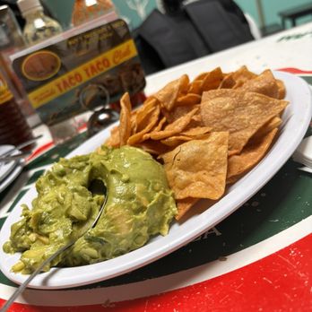 Tacombi - Lg Guacamole con Totopos. - Tacos Near Me - Forest Hills, New York