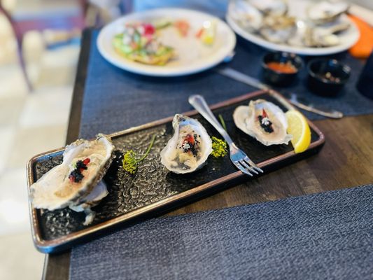 Monroe Bay Oysterette by null