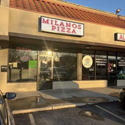 Milanos Pizza - Outside