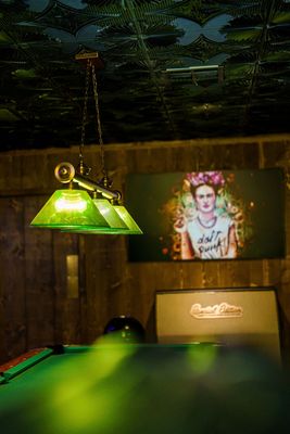 Sunny's Lounge by null