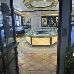 Belrose Estate Jewelers - Entering the gracious space