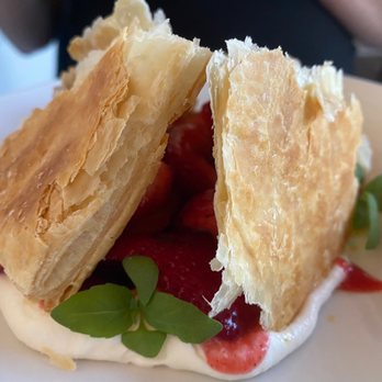 Heirloom - Fresh berries for dessert with puff pastry and vanilla cream - Wine Bars Near Me - Virginia Beach, Virginia Heirloom - Fresh berries for dessert with puff pastry and vanilla cream - Wine Bars Near Me - Virginia Beach, Virginia