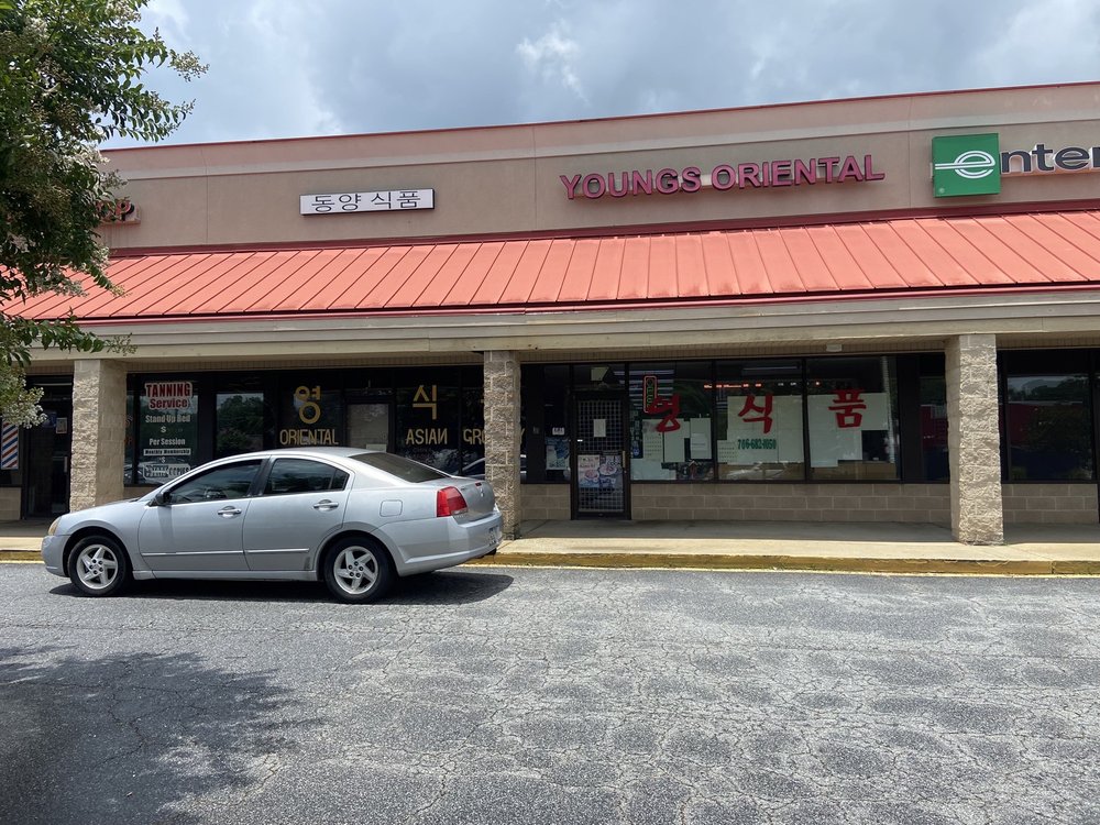 Young's Oriental Food Store Logo