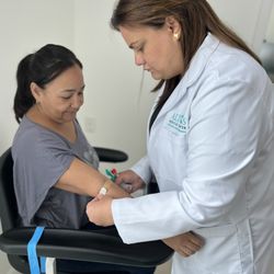 Altius Medical Center - Laboratorios
Análisis clínicos de muestras extraídas de los pacientes son llevados a cabos en nuestro laboratorio clínico.