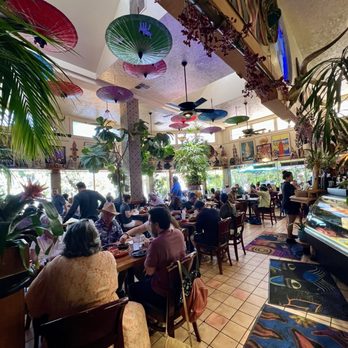 Tower Cafe - Inside - Breakfast & Brunch Near Me - Sacramento, California