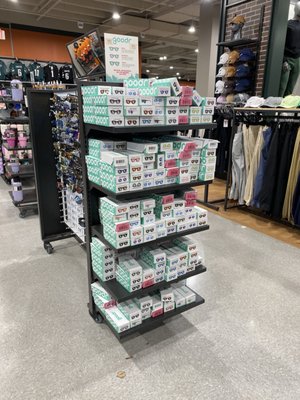 DICK'S Sporting Goods by null