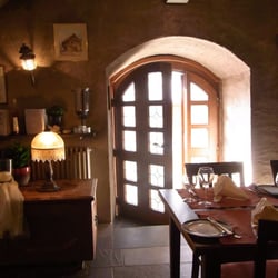 Restaurant Schloss Zell - Eingang zum Gewölbe-Speiseraum