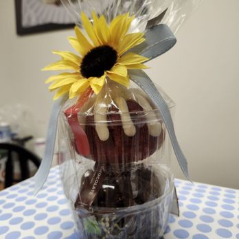 Nothing Bundt Cakes - Bakeries Near Me - Tallahassee, Florida