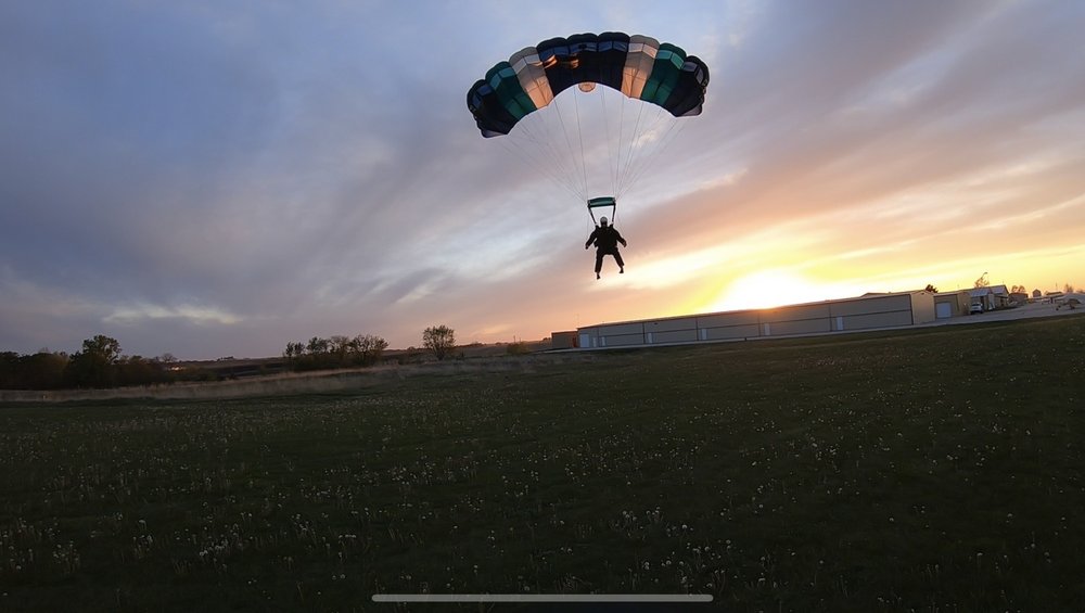 Des Moines Skydivers Logo