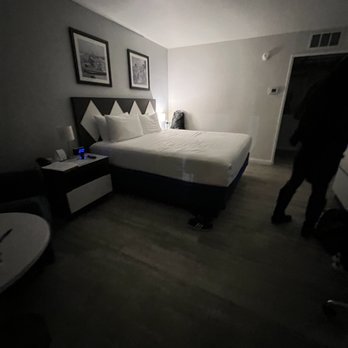 Kings Inn San Diego - Single king room. - San Diego, CA